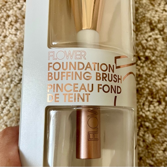 Flower by Drew Barrymore Foundation Buffing Brush color: rose gold & white - Picture 2 of 5